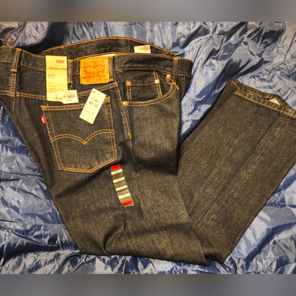 NWT: LEVI STRAUSS & CO ORGINAL RIVETES 517 BOOTCUT SIZE W40 L32